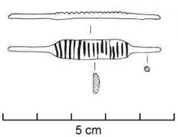 IND-3007 - Objet à identifierferSorte de râpe ou d'écouanne à lame rectangulaire, à bords parallèles et stries transversales à la longueur, pourvue à chaque extrémité d'une soie d'emmanchement dans le prolongement de l'outil.