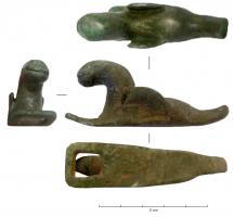 IND-4101 - Objet à identifierbronzeObjet coulé, figurant un sphynx couché, les deux pattes antérieures formant un cadre rectangulaire ajouré.