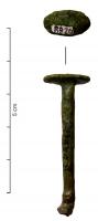 IND-4229 - Objet à identifierbronzeTige ronde surmontée d'un disque ovoïde au sommet et des traces de cassures au pied. (agrafe ?)