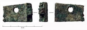 IND-4298 - Fragment de bronze indéterminébronzeFragment indéterminé, avec une perforation excentrée.