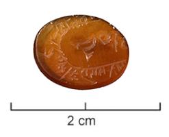 INT-9001 - Intaille chiitecornalineTPQ : 1775 - TAQ : 1825Intaille inscrite du nom des douze imams chiites.