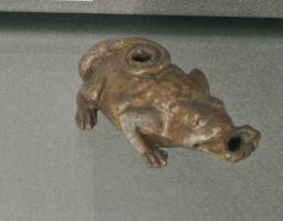 LMP-42013 - Faux : Lampe plastique : grenouillebronzeLampe coulée, en forme de grenouille.