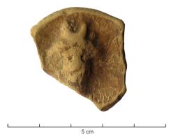 LMP-42741 - Médaillon : buste de Lunaterre cuiteMédaillon orné d'un buste de Luna coiffée d'un croissant de lune.