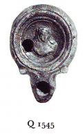 LMP-4768 - Lampe Loeschcke IV : Busteterre cuiteTPQ : 70 - TAQ : 100Lampe ronde à large bec en ogive à volutes. Médaillon décoré d'un buste humain.