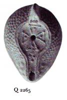 LMP-5181 - Lampe Loeschcke VIII tardive Croixterre cuiteLampe en forme de goutte à bec à canal incorporé. Médaillon décoré d'une croix. Epaule  décorée de points en relief.