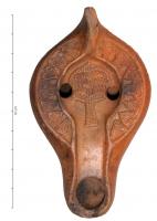 LMP-5255 - Lampe Hayes II : Palmierterre cuiteLampe africaine tardive classique. Médaillon orné d'un palmier à 8 palmes. Epaule de motifs géométriques. Argile orange, engobe orange. Anse à l'arrière.