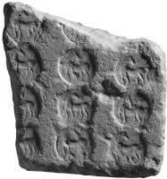 MOU-3004 - Moule : monnaiespierreMoule en pierre tendre, comportant une ou plusieurs empreintes creuses inversées pour la coulée directe de monnaies de bronze.