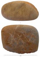 PDS-4437 - Poids atypiquepierreTPQ : 1 - TAQ : 300Poids façonné dans un gros galet, plus ou moins régulier ; la masse  en chiffres romains correspond au poids en livres.