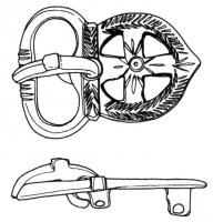 PLB-5162 - Plaque-boucle rigidebronzeTPQ : 575 - TAQ : 625Plaque-boucle non articulée, à boucle presque réniforme, encochée pour le repos d'ardillon ; la plaque est de forme circulaire, avec un décor d'ajours dégageant une croix inscrite dans un bandeau circulaire guilloché ; au revers, bélières coulées pour la fixation sur la ceinture.
