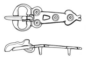 PLB-5188 - Plaque-boucle rigidebronzeTPQ : 550 - TAQ : 600Plaque-boucle non articulée, à boucle ovale encochée pour le repos d'ardillon ; la plaque est très allongée, formant une languette couverte de cercles oculés et percée d'ajours ; au revers, bélières coulées permettant de fixer la boucle sur la ceinture.