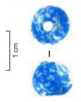 PRL-3555 - Perle sphérique massive à mouchetures blanchesverrePerle sphérique massive (D. perforation < D. section) en verre de couleur bleu turquoise, à décor de mouchetures blanches incluses en surface. Diamètre externe de l'ordre de 10 mm.