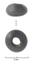 PRL-5045 - perle annulaire : verre noir opaqueverrePerle annulaire enroulée monochrome, façonnée dans un verre noir opaque. Diamètre supérieur à 10 mm.