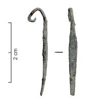 PRT-3005 - Décor de couronne : corailbronze, corailFixation à extrémité recourbée pour un fragment de corail, le tout destiné à orner une couronne de feuillages et de fruits rouges.