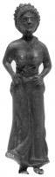 STE-4201 - Statuette : Aphrodite - Vénus tenant son vêtementbronzeTPQ : 1 - TAQ : 300Déesse pudique, tenant son vêtement au niveau de la taille, la chevelure coiffée en diadème. Facture nettement inférieure par rapport aux autres représentations de la déesse.