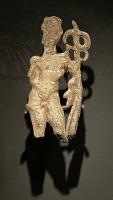 STE-4550 - Statuette : Hermès - MercureplombLe dieu est entièrement nu, en position déhanchée vers la droite; le bras gauche soutient un caducée d'où pend une chlamyde.