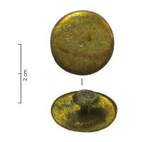 ACG-4018 - Applique de cingulum ou de harnaisbronzeTPQ : 1 - TAQ : 100Applique circulaire lisse, en tôle emboutie, bord retombant; fixation pointue au revers, nécessitant l'utilisation d'une rondelle sertie lors de la mise en place.