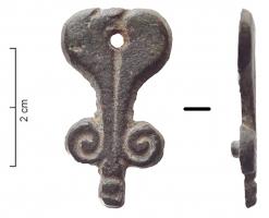 AGR-8009 - AgrafebronzeAgrafe foliacée avec petite perforation en partie supérieure, servant au rivet de fermeture ; décor incisé.