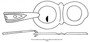 AML-3016 - Anneau doublebronzeAnneau double, plat au revers, coulé d'une seule pièce avec un motif serpentiforme dessinant deux boucles.
