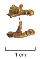 AMP-4040 - Amulette phalliqueorAmulette coulée, représentant d'un côté un phallus stylisé, de l'autre une extrémité aplatie et striée évoquant une main (indication schématique du geste prophylactique de la 