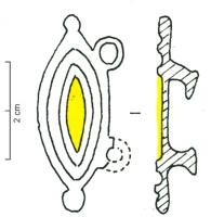 APH-4079 - Applique de harnais émailléebronzeApplique allongée en forme de mandorle avec deux boutons aux extrémités, comportant un centre (parfois avec un disque en réserve au milieu) et une couronne émaillés ; d'un côté, deux anneaux coulés et au revers, deux boutons de fixation.