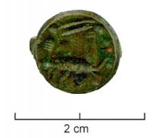 BAG-4045 - Bague à chaton circulaire, gravé en intaillebronzeBague dont le chaton en léger relief, de forme circulaire, comporte un motif figuré, gravé en creux.