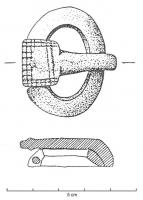 BCC-5036 - BouclebronzeBoucle massive, lisse, avec une barre rétrécie pour l'articulation de l'ardillon et de la ceinture; l'ardilon comporte à la tête une plaque rectangulaire simplement ornée de filets incisés croisés sur tout le pourtour.