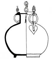 BLS-4141 - Balsamaire - Aryballe - type Bienert 101bronzeTPQ : 1 - TAQ : 300Balsamaire (aryballe) en bronze à panse globulaire reposant sur un pied annulaire décoré de cercles concentriques. Le col étroit se termine par une lèvre sub-triangulaire déversée, en forme de petite collerette. Cette forme présente soit trois anneaux de suspension sur attaches fixées sur la panse, soit deux anses simples reposant immédiatement sous la lèvre. L’ouverture est rendue étroite par un opercule formé de deux plaques percées, superposées et enfilées sur un axe. Deux boutons arrondis permettent de faire pivoter la plaque supérieure et son percement cordiforme de manière à régler la taille de l’ouverture et le débit de produit versé, certainement de l’huile parfumée.
