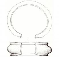 BRC-1141 - Bracelet à tige concave : type de Vaudrevanges-WallerfangenbronzeTPQ : -950 - TAQ : -750Large bracelet ouvert, en tôle,  à tige concave à section en oméga ; bords épaissis et extrémités, rebroussées formant de petits tampons, ou à petits bourrelets; inorné.