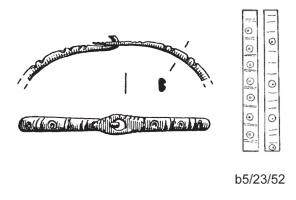 BRC-4214 - Bracelet rubanébronzeTPQ : -30 - TAQ : 500Bracelet rubané ou en D, orné d'une alternance d'ocelles séparées par des lignes transversales incisées.