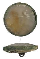 BTN-9086 - Bouton circulaire nacré
bronze
Bouton de forme circulaire. il se compose d'une perle en nacre enchâssée dans une enveloppe en alliage cuivreux.