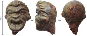 CLD-4047 - Clou décoratif : masque de théâtrebronze, ferClou décoratif coulé sur une tige de fer, représentant (en ronde-bosse et non sous la forme d'un relief creux à l'arrière comme d'habitude) un masque de théâtre, à la bouche démesurément ouverte et aux traits épais.