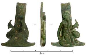 CRF-9010 - CrucifixbronzeCrucifix de bronze, à la base, personnage riveté, nimbé, peut-être saint Jean l'Evangéliste, agenouillé et vêtu d’un pagne, tenant dans sa main droite un 