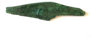 CTO-1020 - Couteau à languette simplebronzeCouteau à languette simple, non perforée, plate; le dos est généralement arqué.