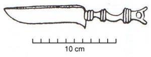 CTO-1028 - Couteau à manche massif : type des  palafittesbronzeTPQ : -1300 - TAQ : -900Couteau à poignée fondue avec la lame, se rétrécissant nettement dans la partie médiane en arc de cercle limité par des moulures, et dont l'extrémité évoque les épées à antennes. 