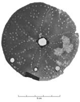 CVL-8001 - Couvercle poinçonnécuivreDisque poinçonné ou gravé d'un décor floral, à six pétales.