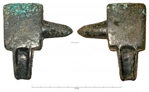 ECL-1003 - Enclume
bronze
Enclume parallélépipédique, avec une bigorne latérale conique et un piètement à section en H, comme une hache à talon.