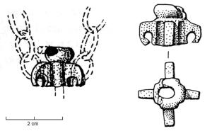 EPE-4056 - Couronnement à œillets, poignée de glaivebronzeObjet perforé transversalement, avec sur le pourtour 4 appendices recourbés d'un côté pour former des œillets (possibles suspensions de châinettes).