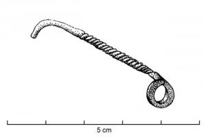 FIB-1105 - Fibule en archet de violon de type FrattesinabronzeFibule à arc filiforme et asymétrique, torsadé au contact du ressort ; ressort unilatéral à 1 large spire.