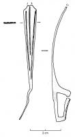 FIB-3016 - Fibule de Nauheim, type F.5a14bronzeRessort à 4 spires et corde interne ; arc plat, triangulaire et tendu ; porte-ardillon trapézoïdal ajouré et arc orné de trois filets incisés convergents.