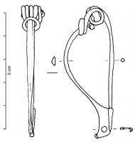 FIB-41687 - Fibule type Almgren 18bronzeFibule à la corde enroulée autour de l'arc, de section filiforme (triangulaire...) ; pied rectangulaire perforé, légèrement redressé sur un bouton terminal.