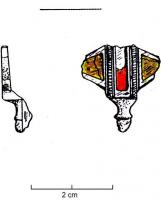 FIB-4442 - Fibule symétrique émailléebronzeFibule à corps losangique, divisé en plusieurs loges d'émail (schémas divers), avec parfois des boutons latéraux; extrémités terminées par un bouton, tête et pied symétriques.