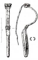FIB-4766 - Fibule Böhme 40ferFibule dont l'arc, de profil arrondi à l'extérieur mais souvent creux par dessous, se prolonge d'abord en porte-ardillon avant de se replier vers le haut et se rattacher à lui-même. Ressort à quatre spires, corde interne, souvent renforcé par un axe.