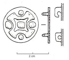 FIB-6027 - Fibule circulaire émaillée, Kreuzemailfibel type 8bronzeTPQ : 900 - TAQ : 1050Fibule circulaire à décor émaillé inscrit dans un cercle, en forme de croix de Malte dont les bras sont courts et larges; au centre, un quadrilatère à côtés concaves; écoinçons en forme de cercle ou de demi-cercle.