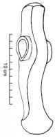 HCH-1022 - Hache à perforation transversalecuivreHache marteau, au profil sinusoïdal et à perforation transversale décentrée.
