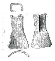 HRM-3003 - Herminette à ailettes rabattuesferHerminette à douille ouverte de section quadrangulaire, le tranchant est évasé, dans l'axe de la douille et nettement incurvé.