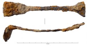 IND-9066 - Outil double
fer
Outil double composé de deux extrémités aplaties en spatules et repliées dans des sens opposés.