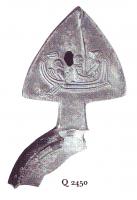 LMP-41080 - Lampe à réflecteur : Ulysseterre cuiteLampe à réflecteur triangulaire, orné de d'une figuration d'Ulysse, attaché au mât de son bateau, avec deux compagnons comme marins.