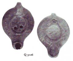 LMP-5210 - Lampe Loeschcke VIII Croixterre cuiteTPQ : 500 - TAQ : 600Lampe à bec court. Médaillon décoré d'une croix. Epaule  décorée de points en relief. 