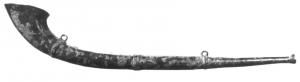 LTS-4001 - LituusbronzeTPQ : 1 - TAQ : 260Instrument à vent en tôle de bronze, proche du carnyx car constitué d'un corps effilé, terminé par un pavillon évasé et déporté sur le côté.