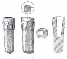 MAR-1005 - Marteau à douillebronzeMarteau à douille circulaire au sommet ; corps de section octogonale ; décor à dents de loup sur une bande en relief.